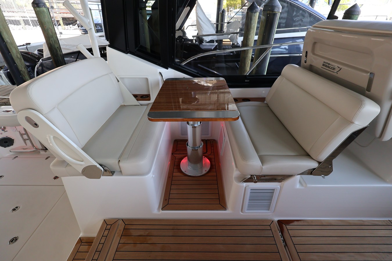BOSTON WHALER 405 CONQUEST, photo 40