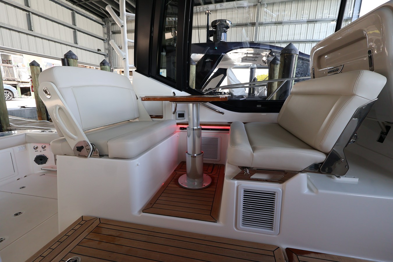BOSTON WHALER 405 CONQUEST, photo 41