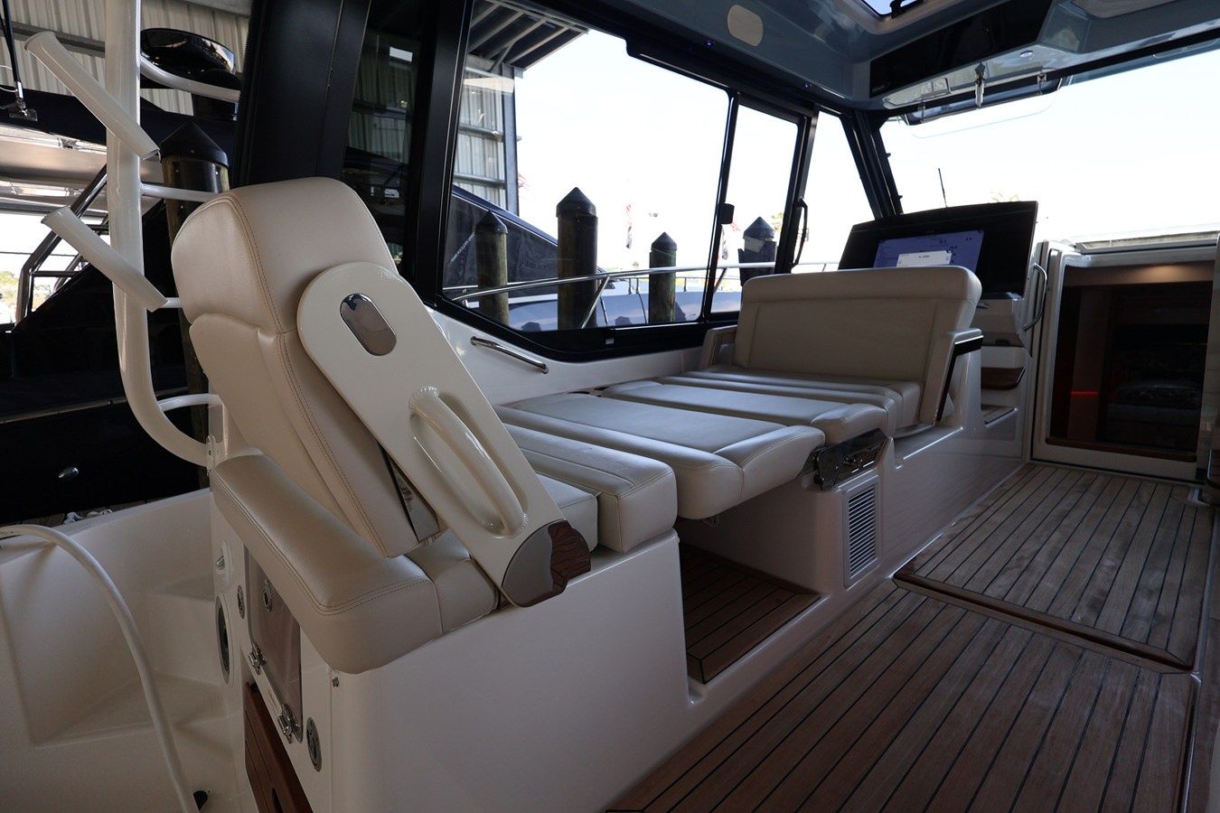 BOSTON WHALER 405 CONQUEST, photo 43