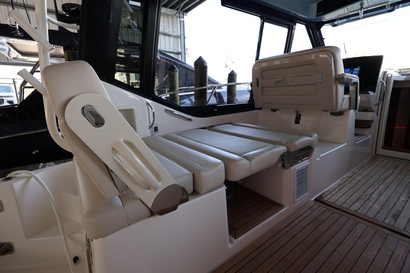BOSTON WHALER 405 CONQUEST, photo 45