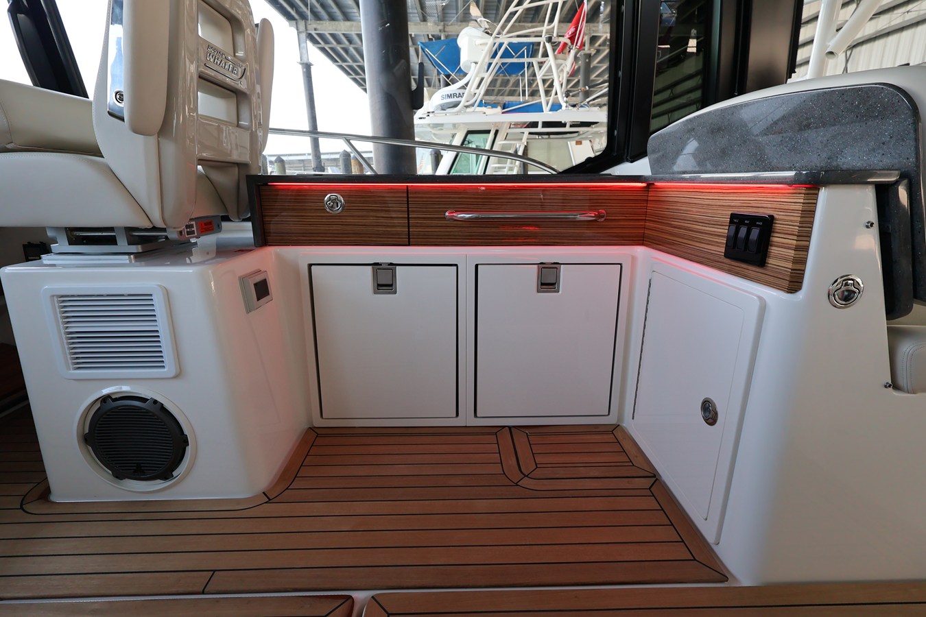 BOSTON WHALER 405 CONQUEST, photo 46