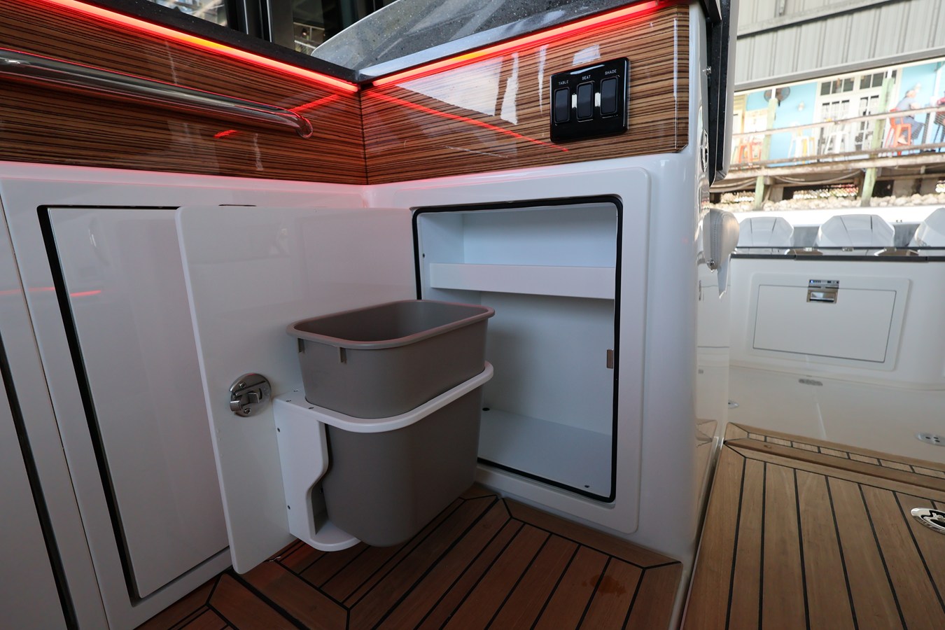 BOSTON WHALER 405 CONQUEST, photo 49