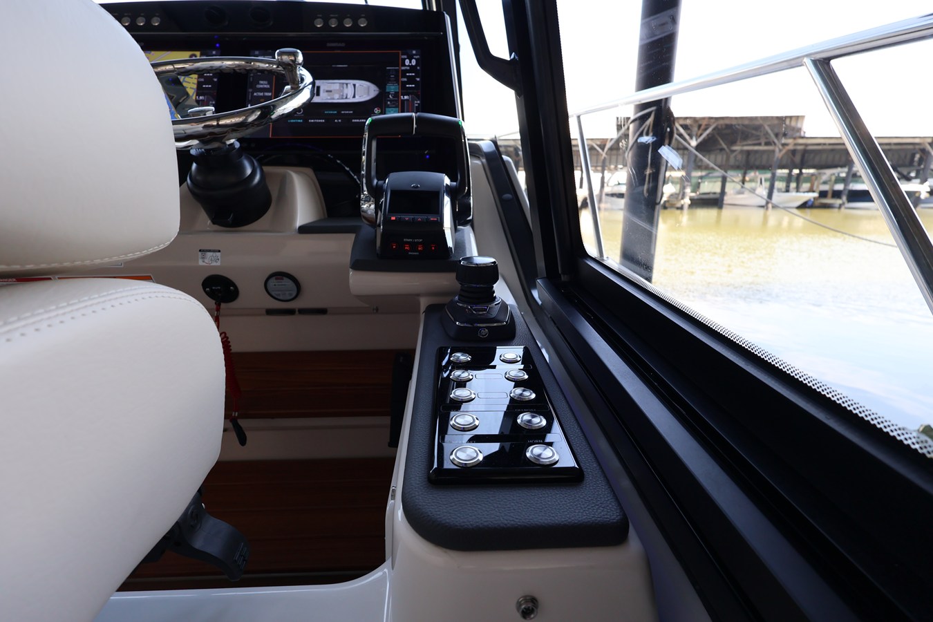 BOSTON WHALER 405 CONQUEST, photo 53