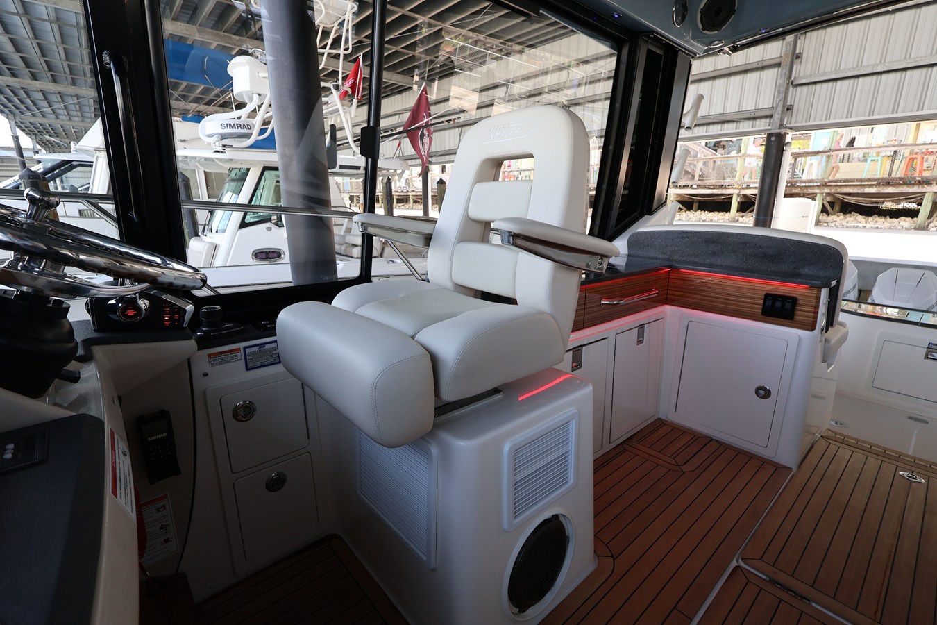 BOSTON WHALER 405 CONQUEST, photo 57