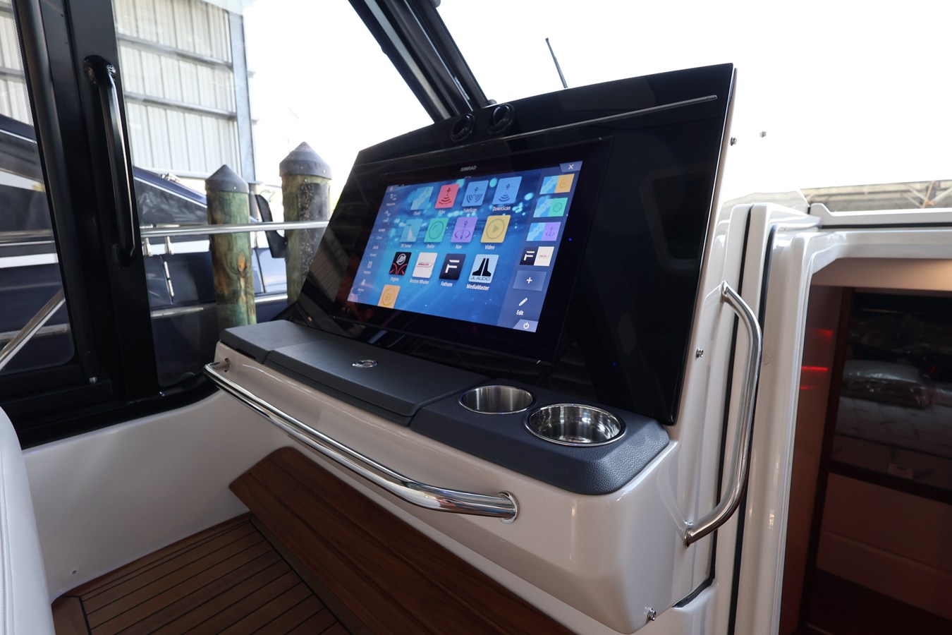 BOSTON WHALER 405 CONQUEST, photo 61