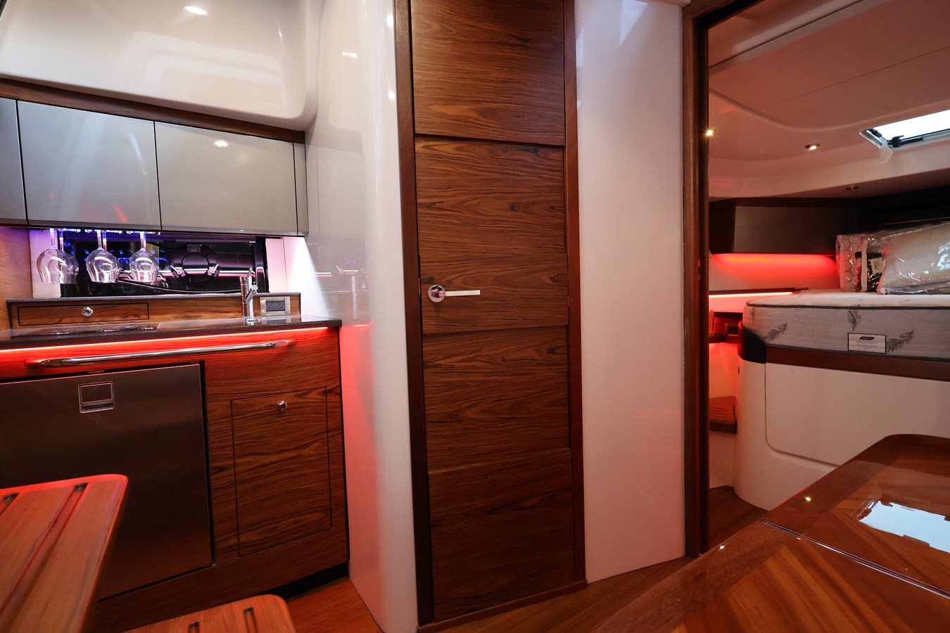 BOSTON WHALER 405 CONQUEST, photo 75