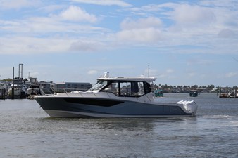 BOSTON WHALER 405 CONQUEST