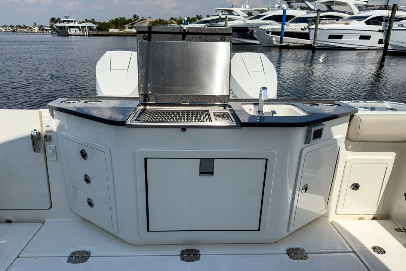 BOSTON WHALER 365 CONQUEST, photo 7