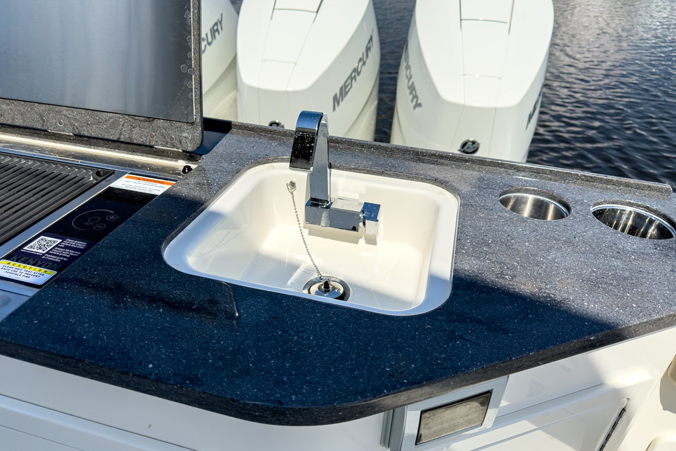 BOSTON WHALER 365 CONQUEST, photo 8