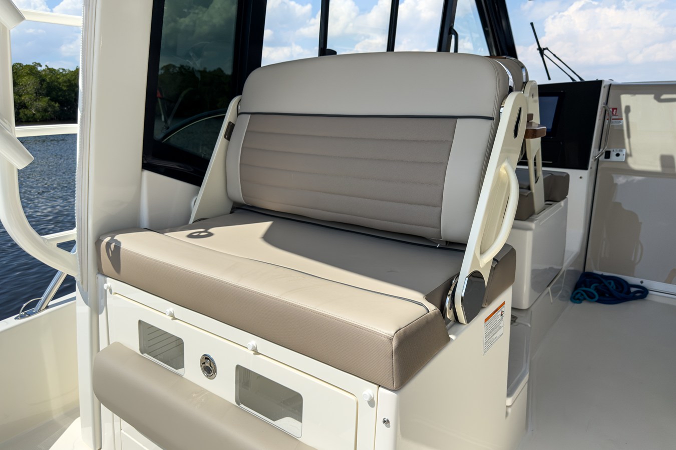BOSTON WHALER 365 CONQUEST, photo 12