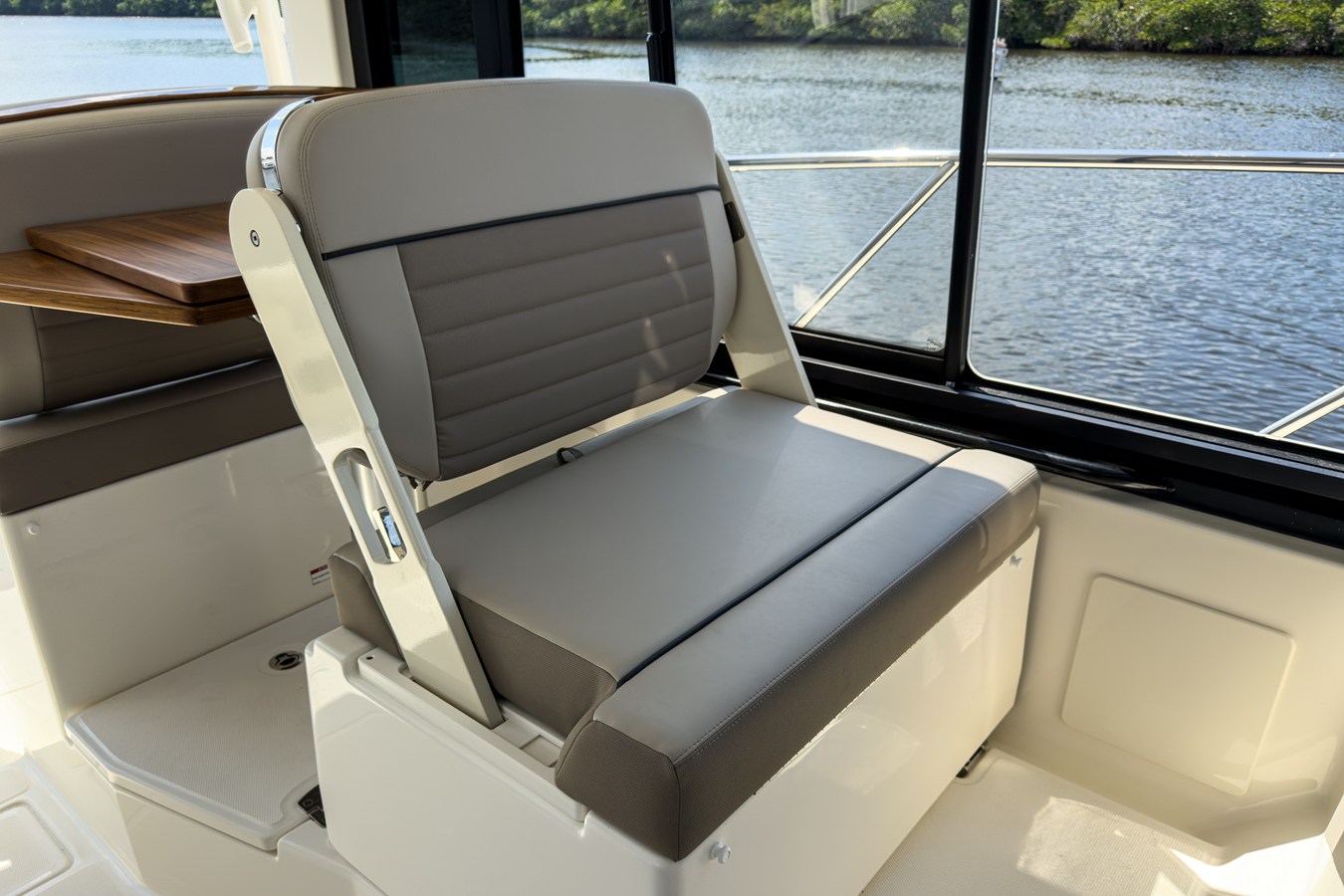 BOSTON WHALER 365 CONQUEST, photo 13