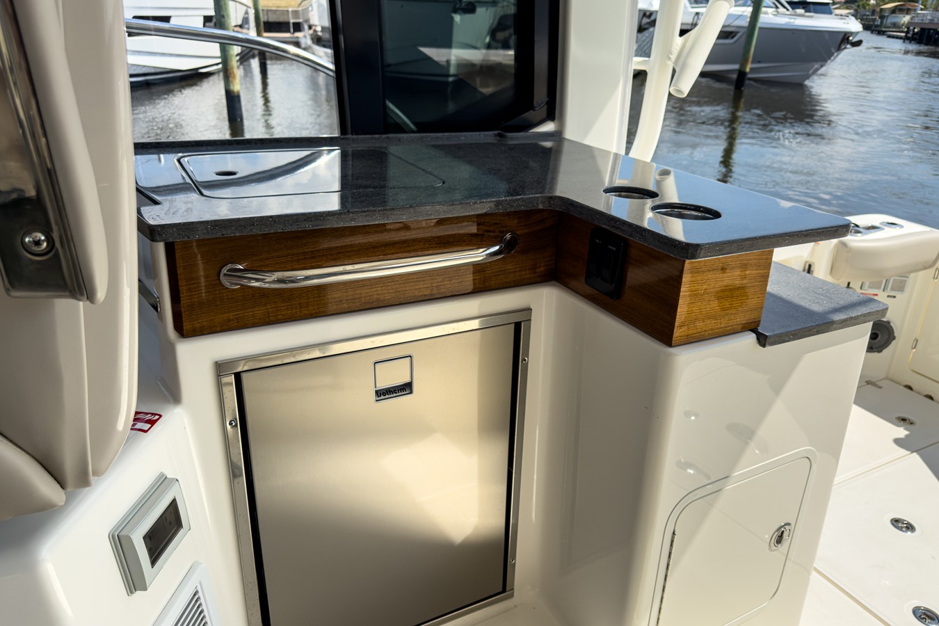 BOSTON WHALER 365 CONQUEST, photo 15
