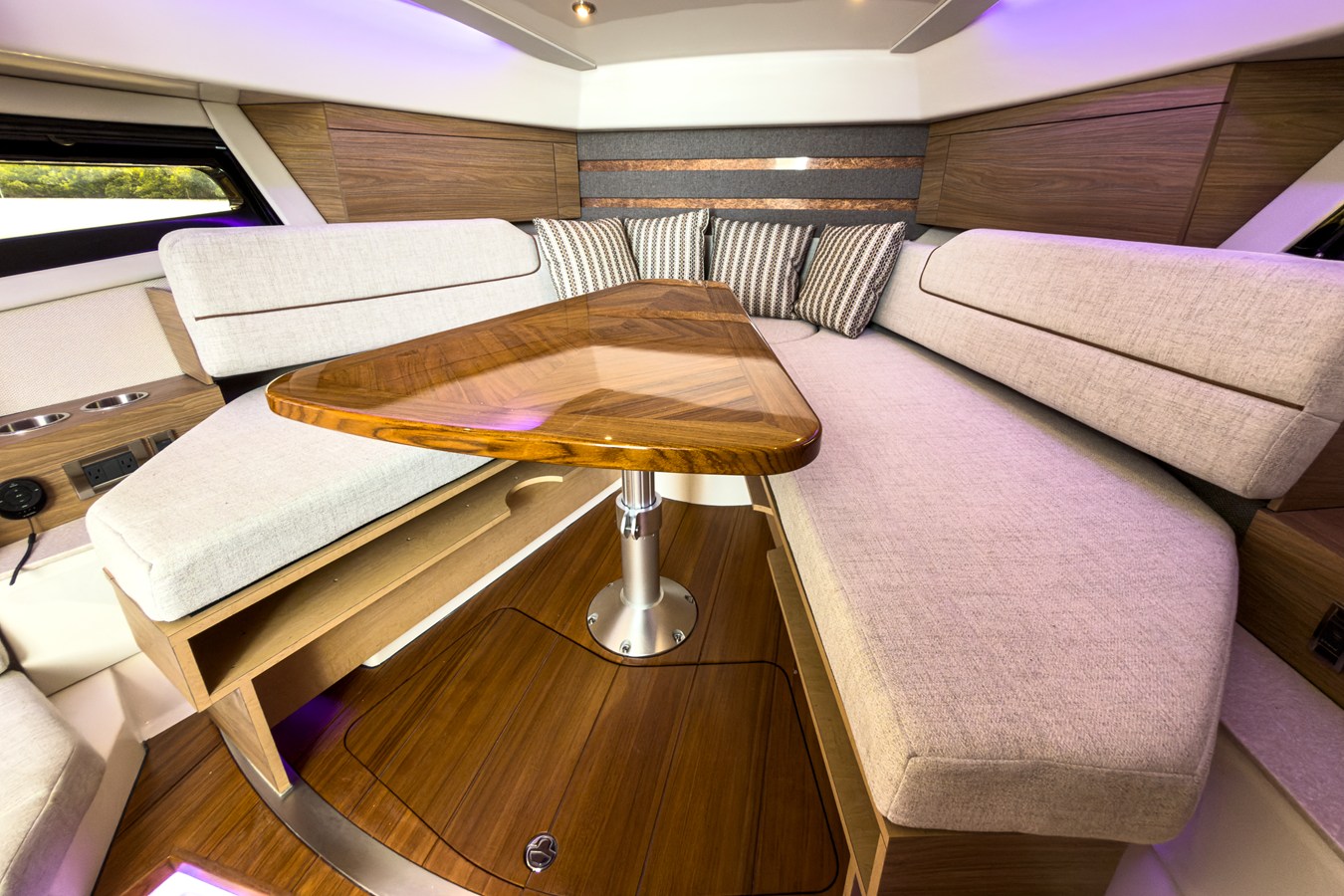 BOSTON WHALER 365 CONQUEST, photo 33
