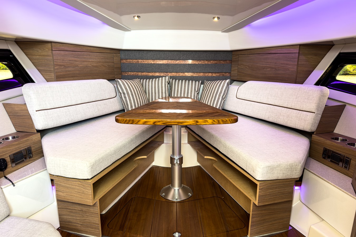 BOSTON WHALER 365 CONQUEST, photo 34