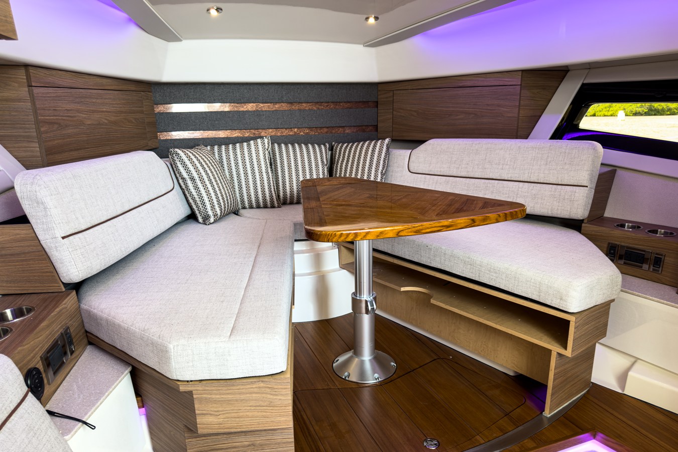 BOSTON WHALER 365 CONQUEST, photo 35