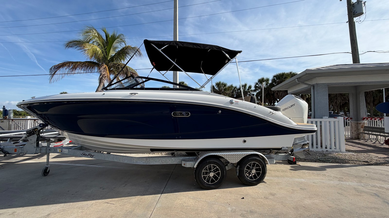 Sea Ray SPX 210 Outboard — 2026 Sea Ray SPX 210 Outboard — photo 2
