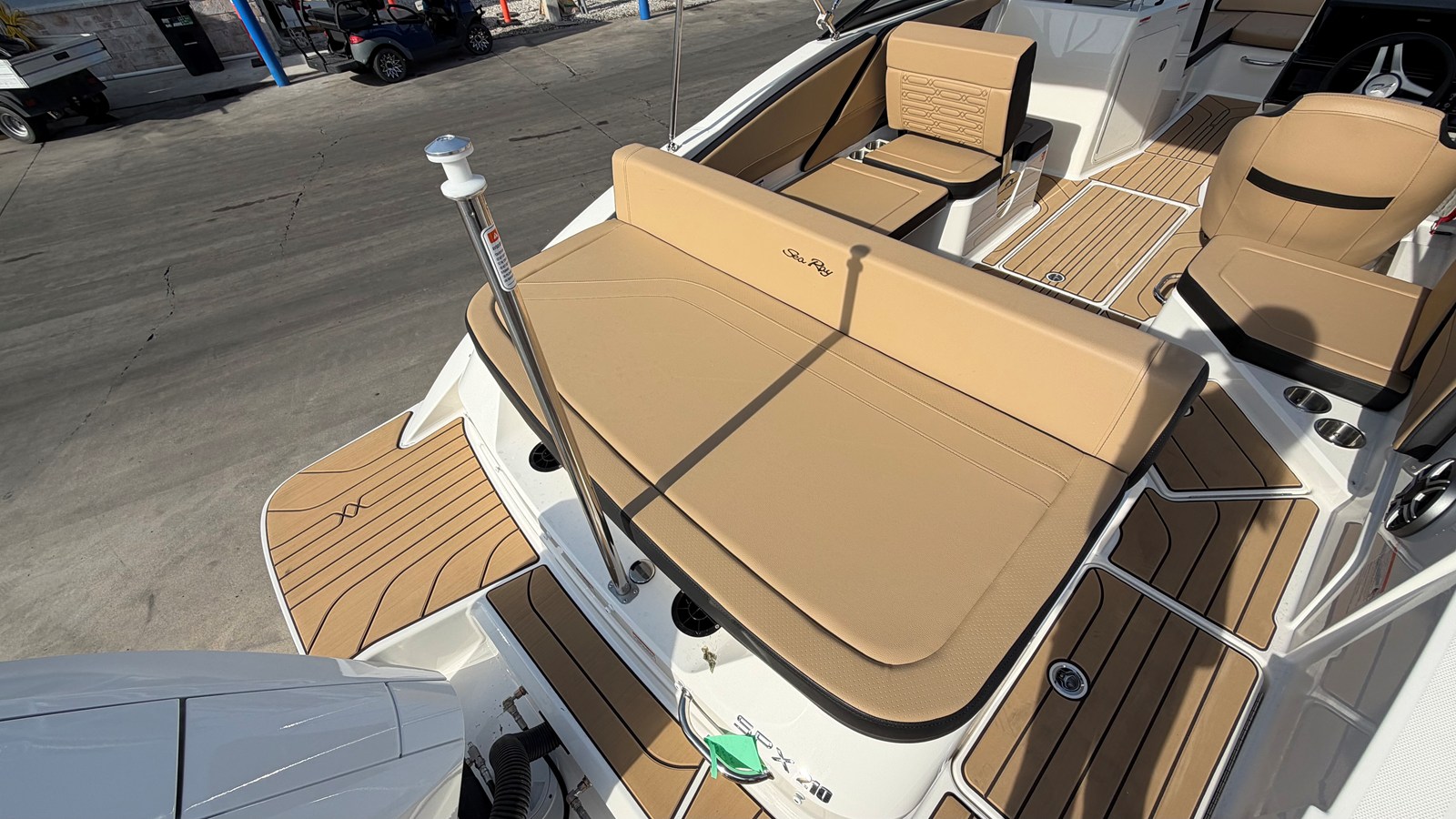 Sea Ray SPX 210 Outboard — 2026 Sea Ray SPX 210 Outboard — photo 4
