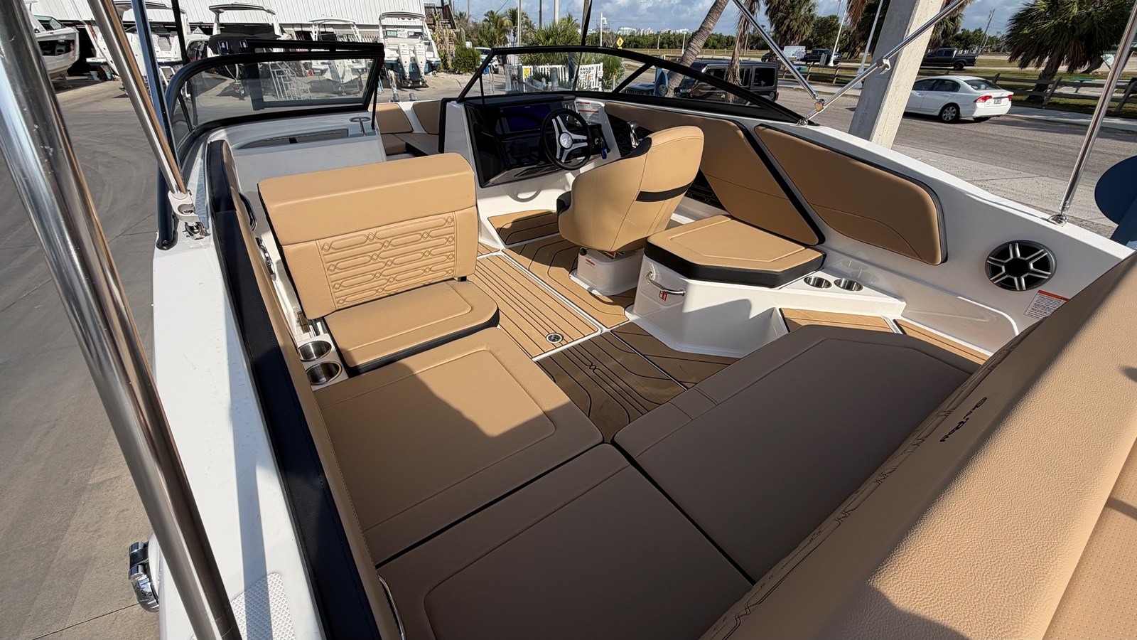 Sea Ray SPX 210 Outboard — 2026 Sea Ray SPX 210 Outboard — photo 5