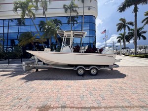 BOSTON WHALER 210 MONTAUK