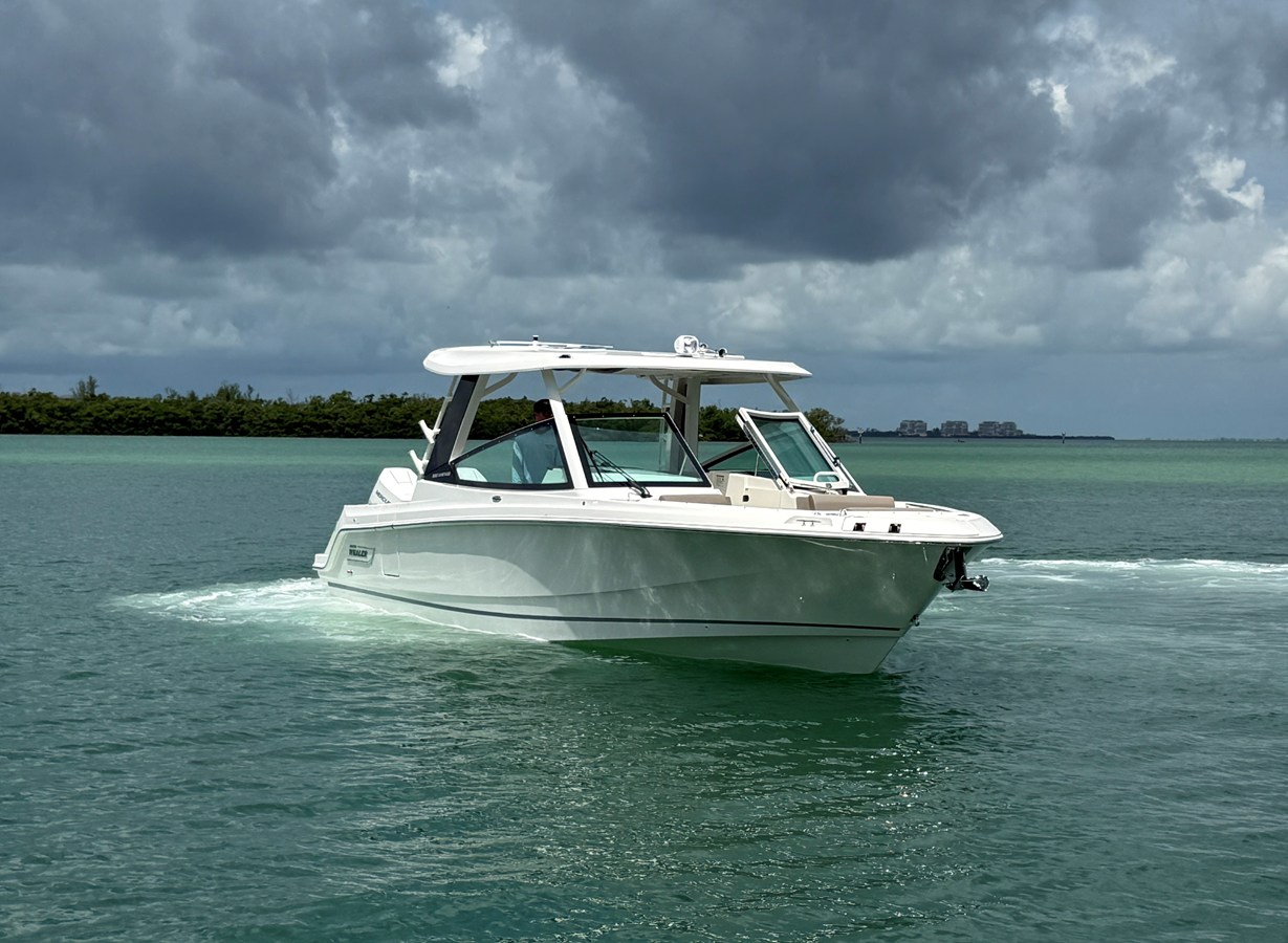 Boston Whaler 330 Vantage — 2027 Boston Whaler 330 Vantage — photo 3