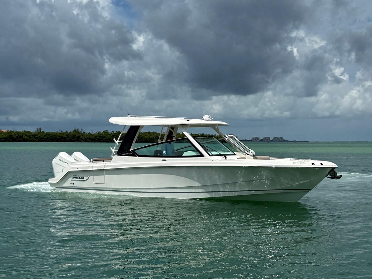 Boston Whaler 330 Vantage — 2027 Boston Whaler 330 Vantage — photo 4