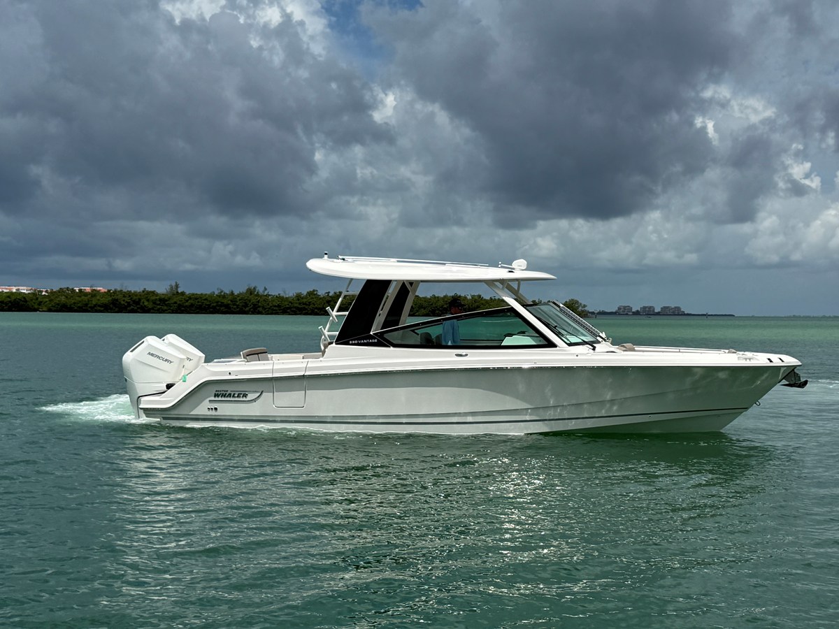 Boston Whaler 330 Vantage — 2027 Boston Whaler 330 Vantage — photo 5