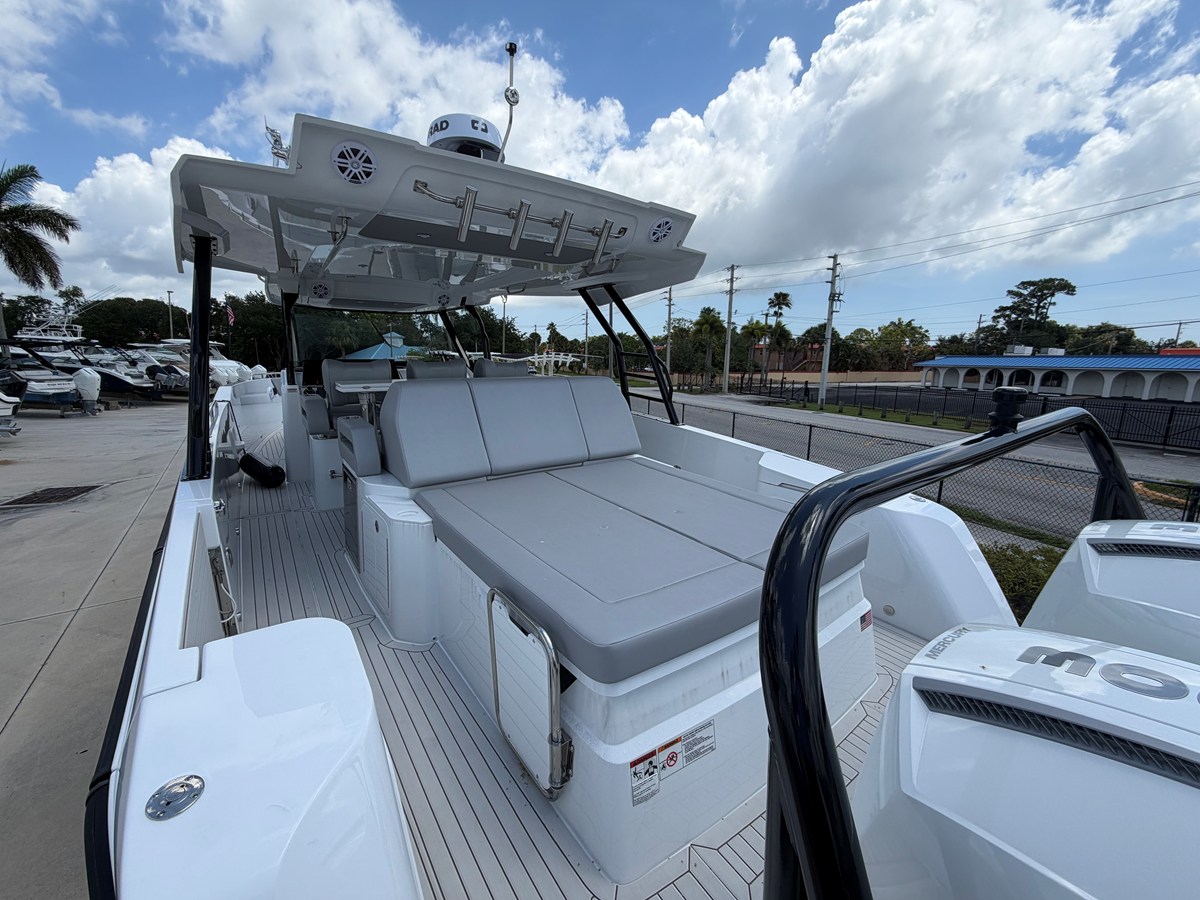 Cruisers Yachts 38 VTR — 2026 Cruisers Yachts 38 VTR — photo 4