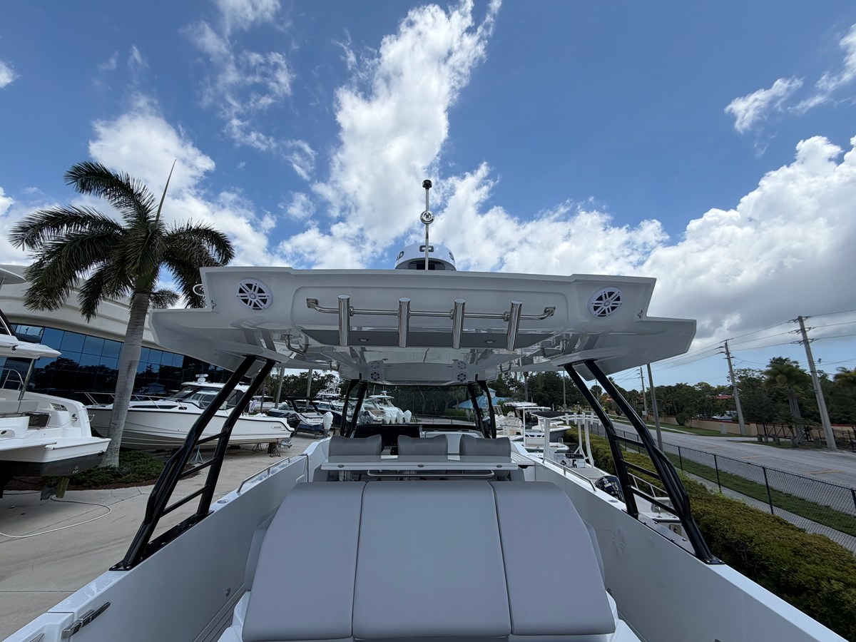 Cruisers Yachts 38 VTR — 2026 Cruisers Yachts 38 VTR — photo 5