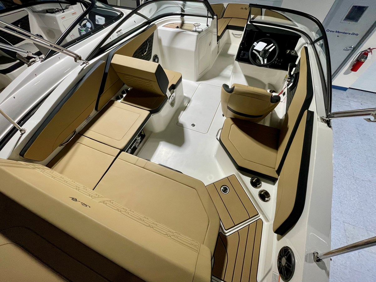 Sea Ray SPX 210 Outboard — 2026 Sea Ray SPX 210 Outboard — photo 3