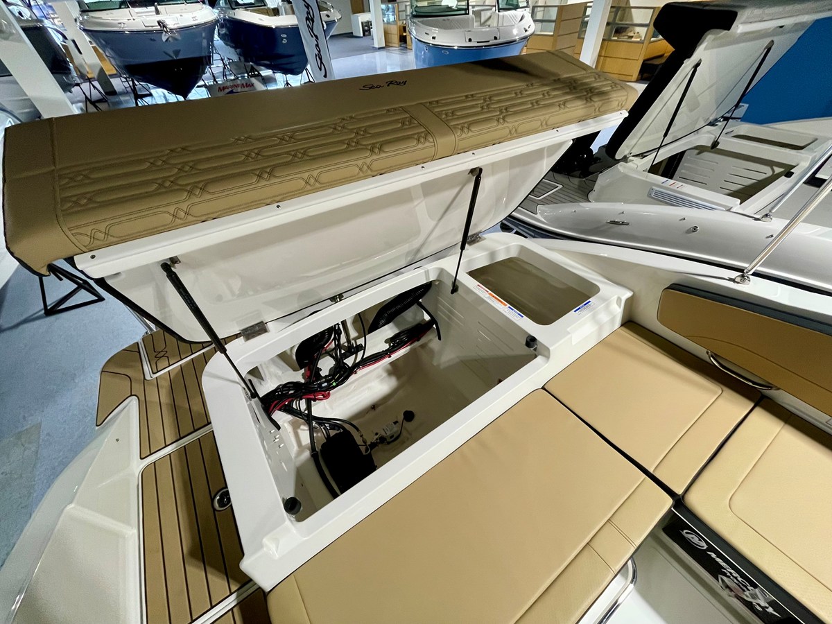 Sea Ray SPX 210 Outboard — 2026 Sea Ray SPX 210 Outboard — photo 5