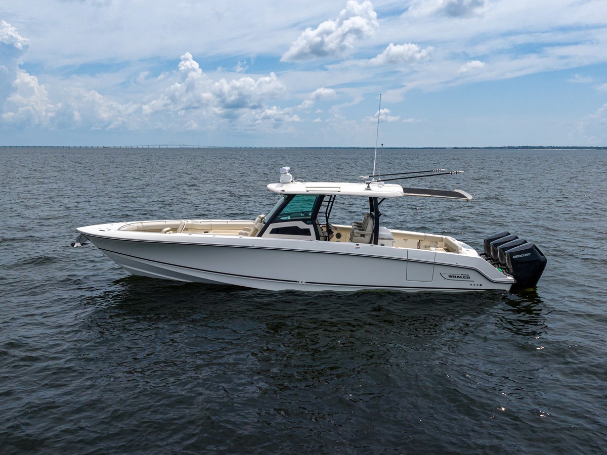 BOSTON WHALER 380 OUTRAGE, photo 6