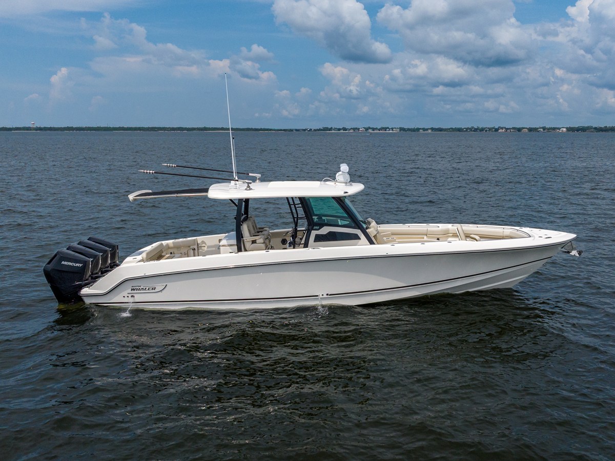 BOSTON WHALER 380 OUTRAGE, photo 11