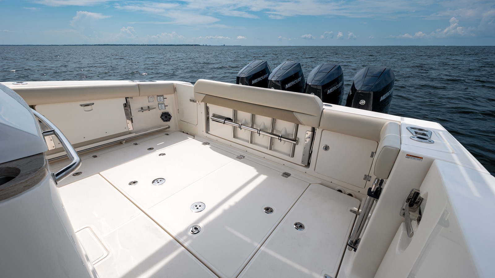BOSTON WHALER 380 OUTRAGE, photo 26