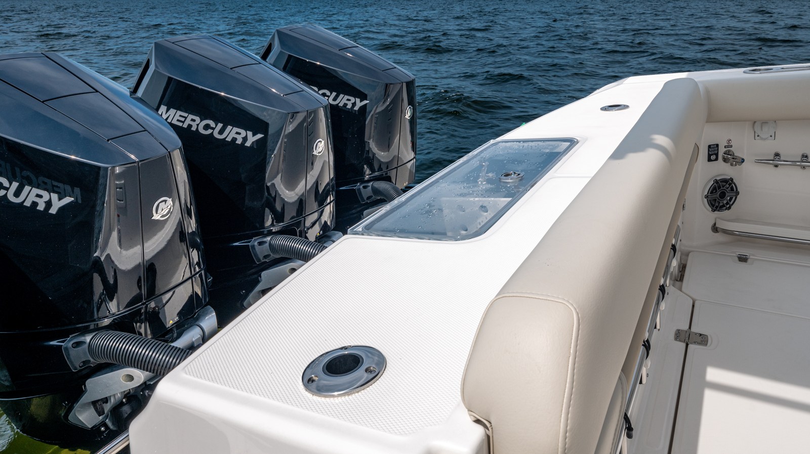 BOSTON WHALER 380 OUTRAGE, photo 29