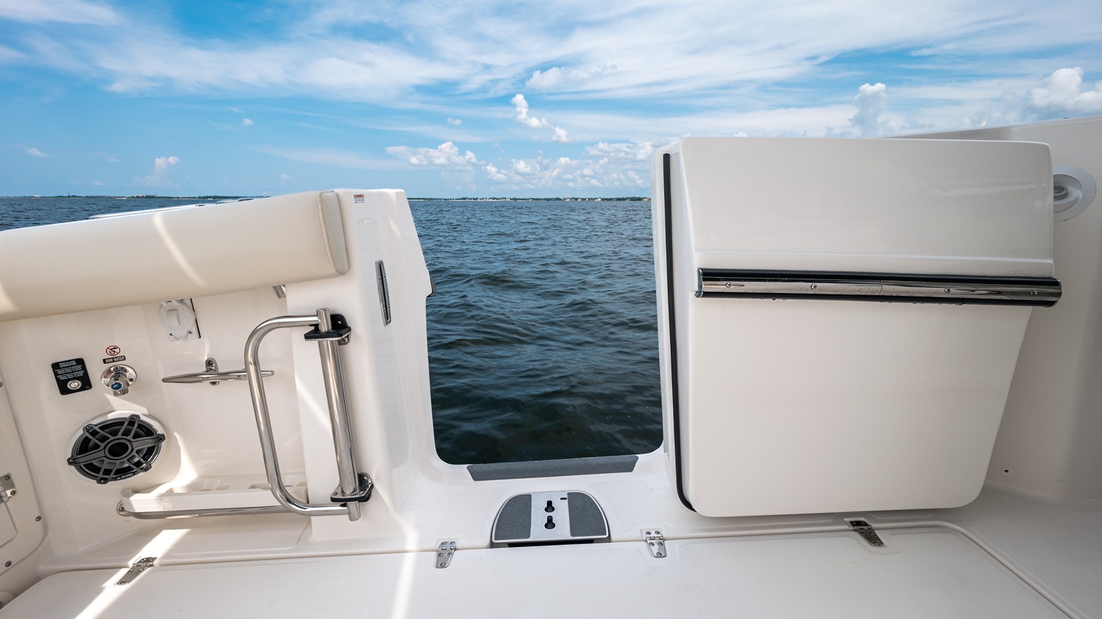 BOSTON WHALER 380 OUTRAGE, photo 31