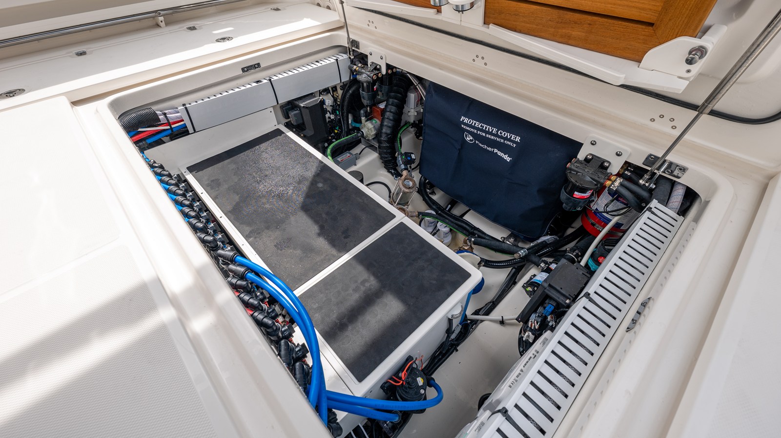 BOSTON WHALER 380 OUTRAGE, photo 34
