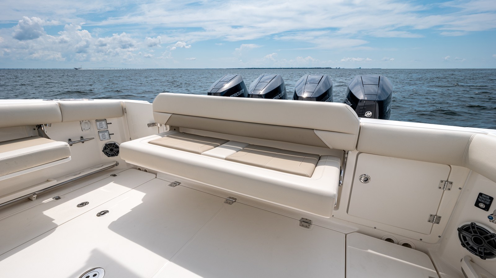 BOSTON WHALER 380 OUTRAGE, photo 39