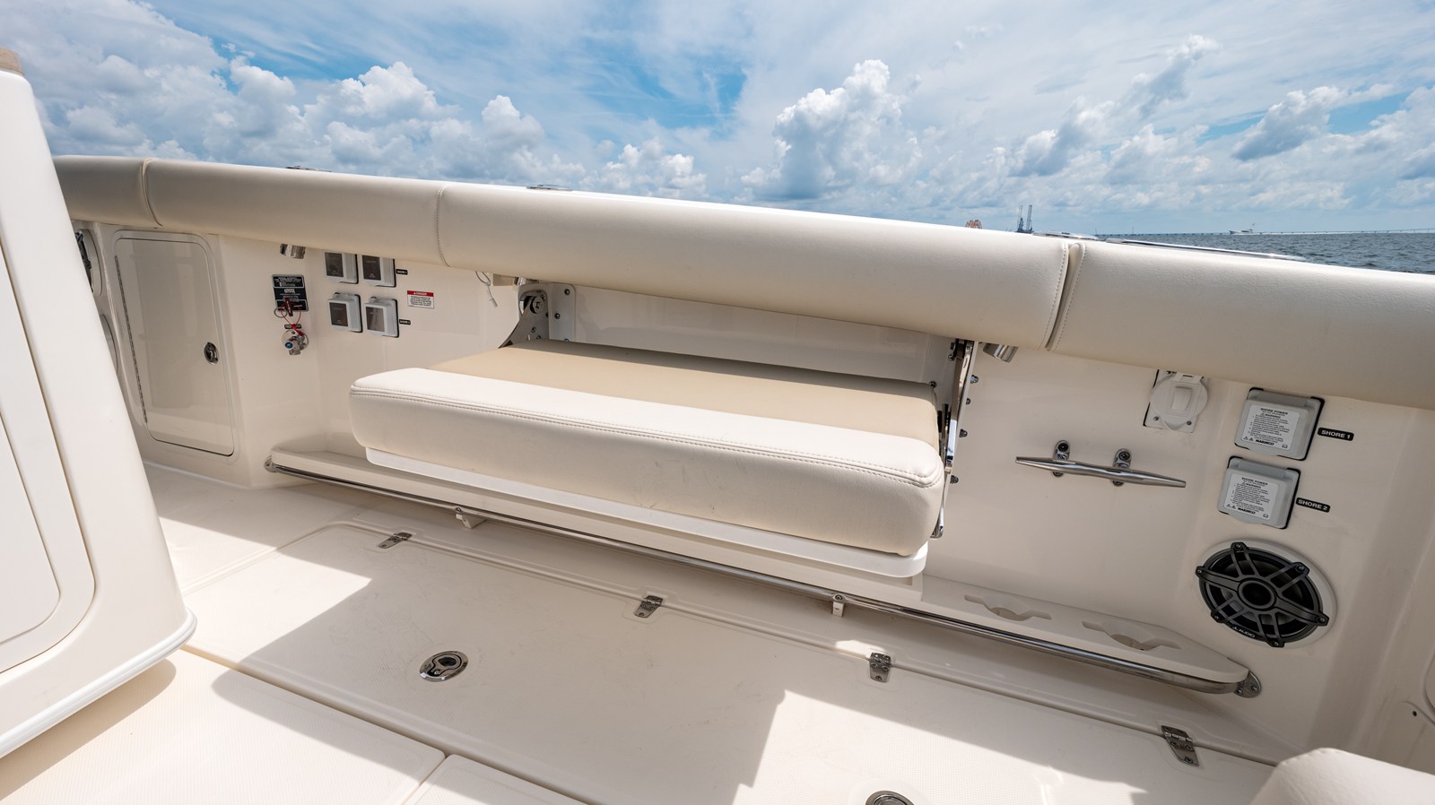 BOSTON WHALER 380 OUTRAGE, photo 41