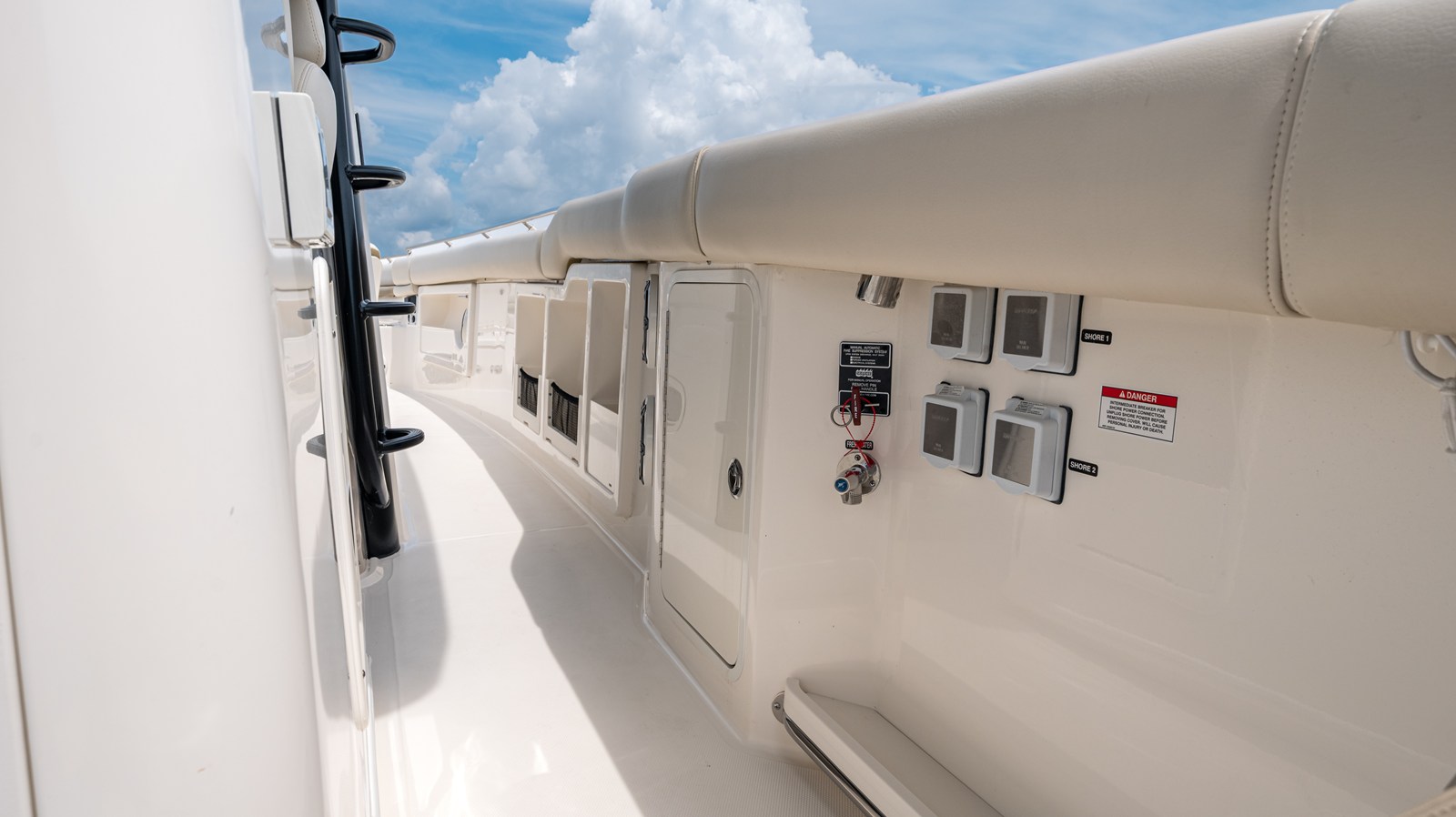 BOSTON WHALER 380 OUTRAGE, photo 42