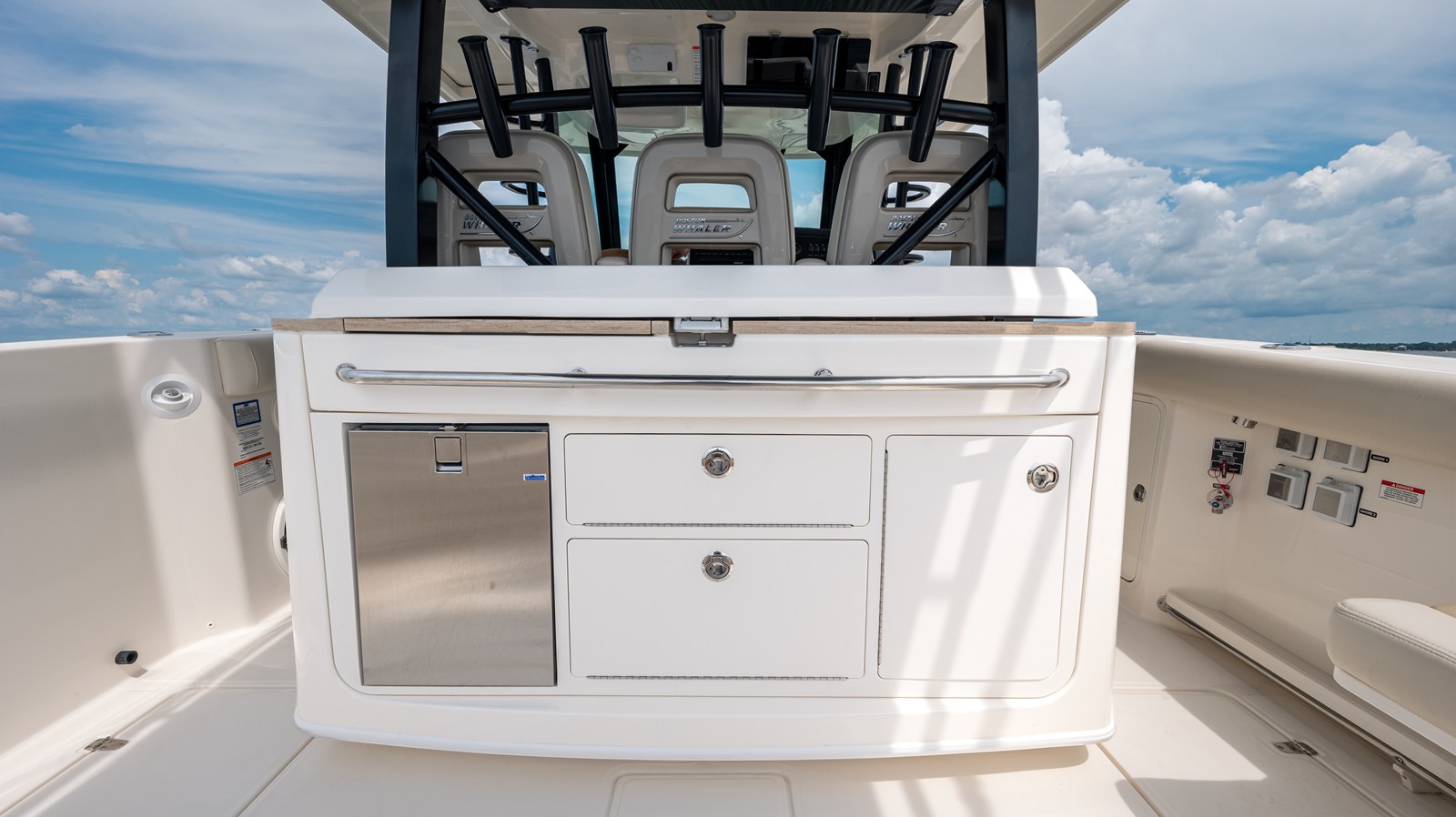BOSTON WHALER 380 OUTRAGE, photo 44