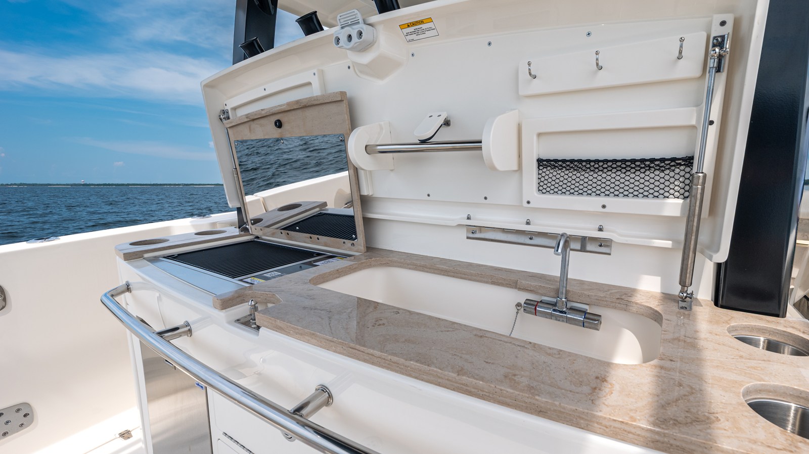 BOSTON WHALER 380 OUTRAGE, photo 47