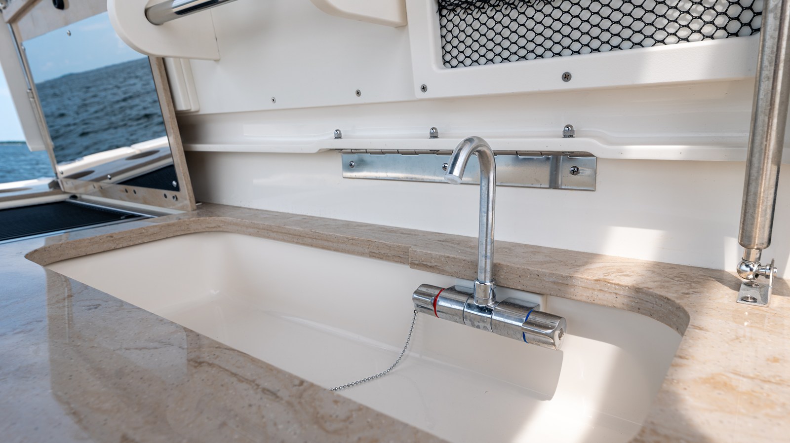 BOSTON WHALER 380 OUTRAGE, photo 48