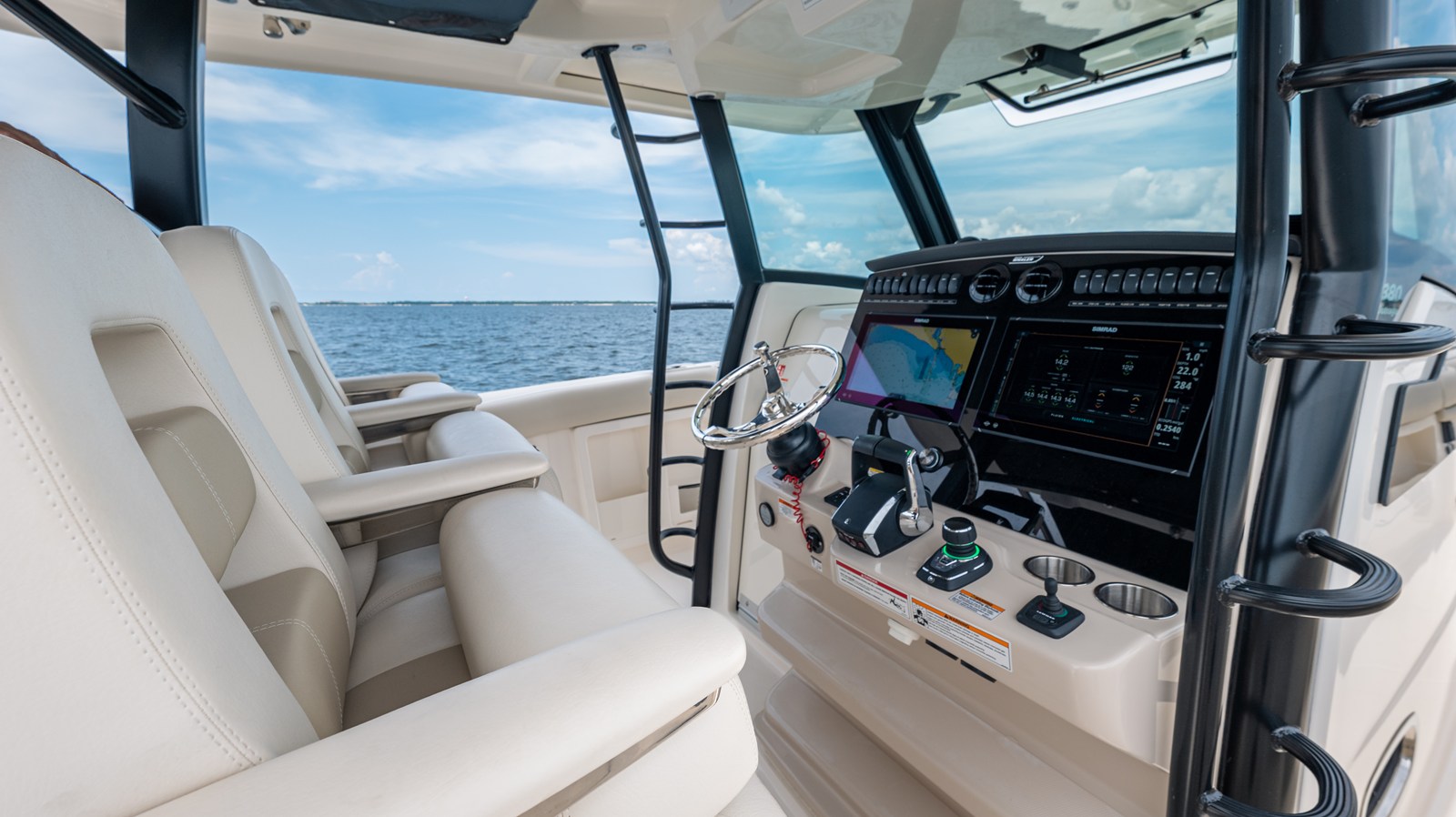 BOSTON WHALER 380 OUTRAGE, photo 52