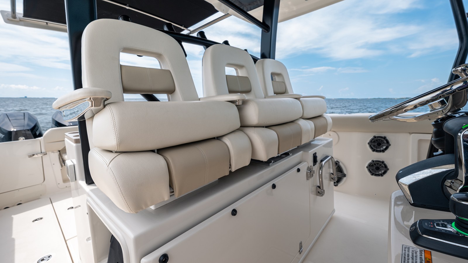 BOSTON WHALER 380 OUTRAGE, photo 53