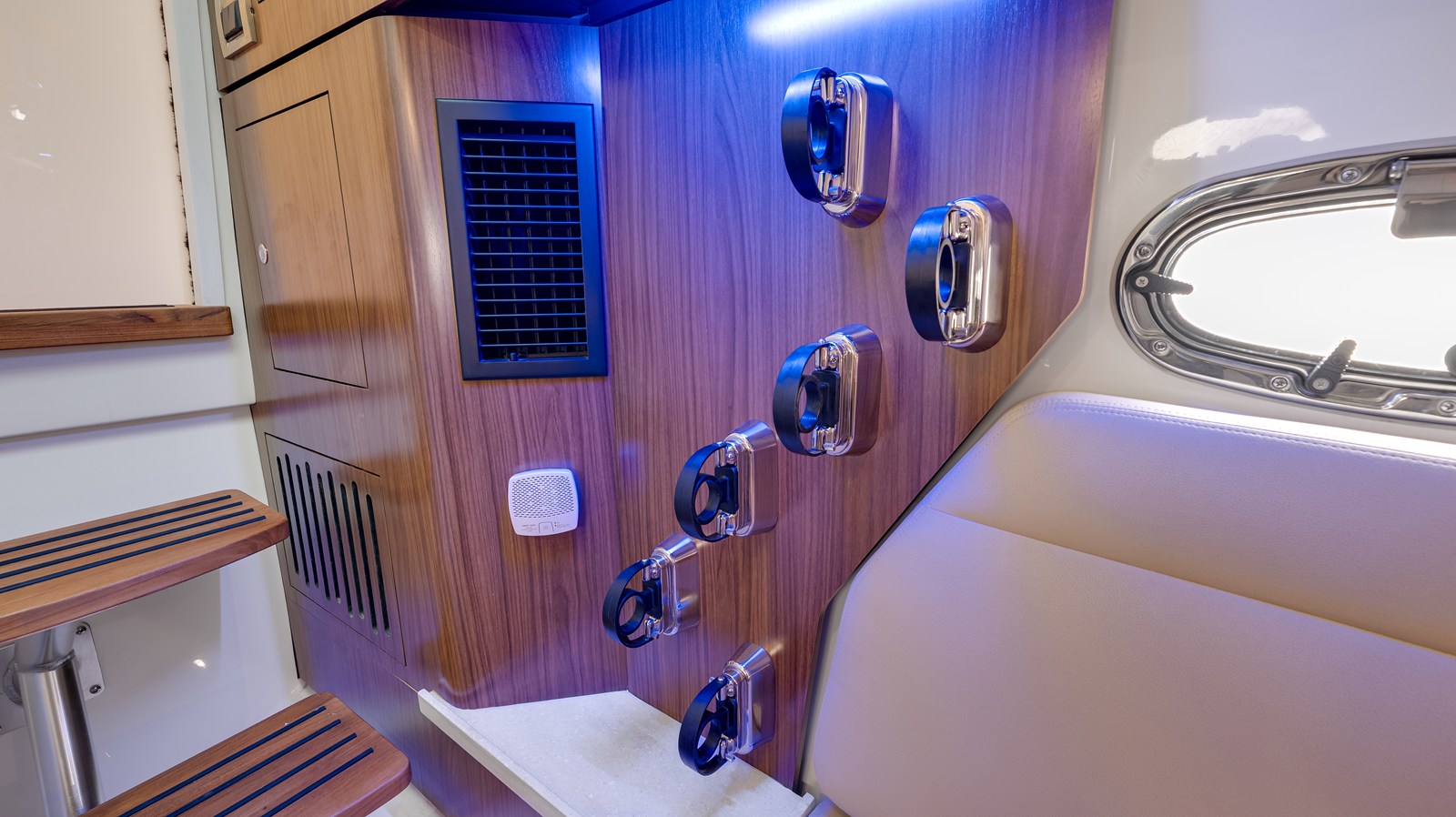 BOSTON WHALER 380 OUTRAGE, photo 65