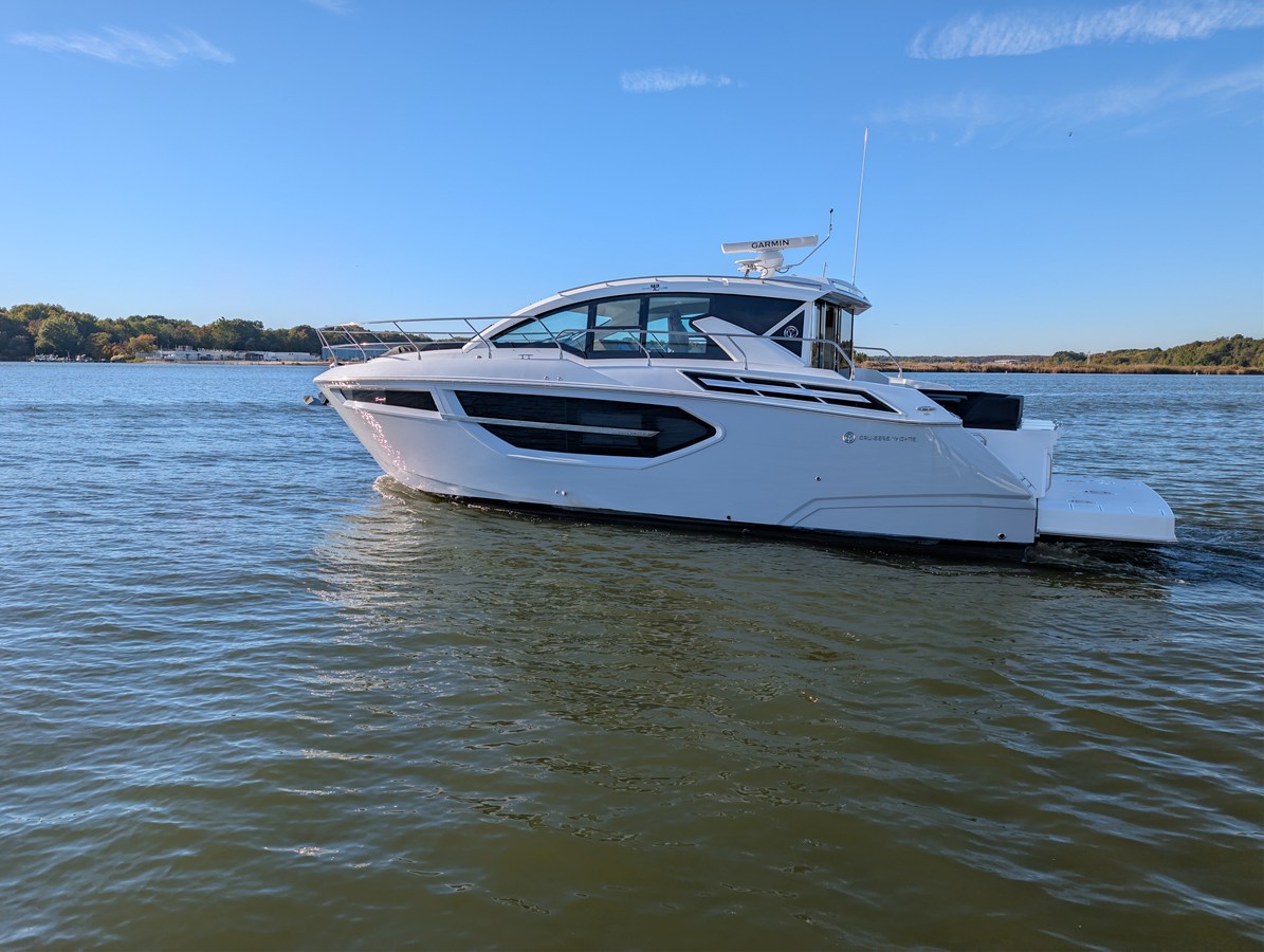 Cruisers Yachts 42 CANTIUS — 2025 Cruisers Yachts 42 Cantius — photo 2
