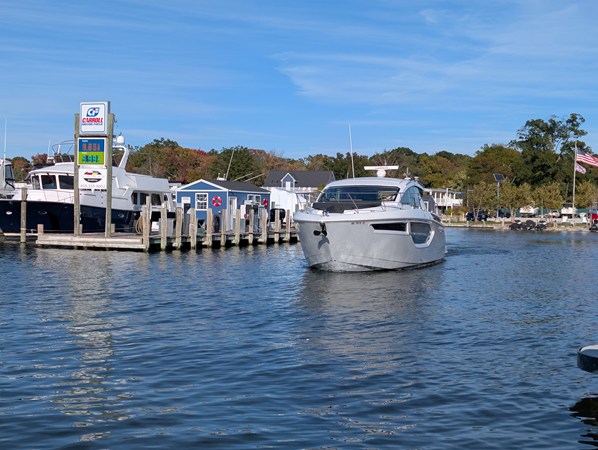 CRUISERS YACHTS 42 CANTIUS — 2025 Cruisers Yachts 42 Cantius