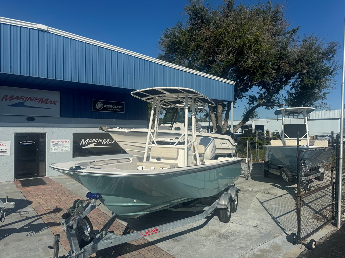 Boston Whaler 190 Montauk — 2026 Boston Whaler 190 Montauk — photo 3