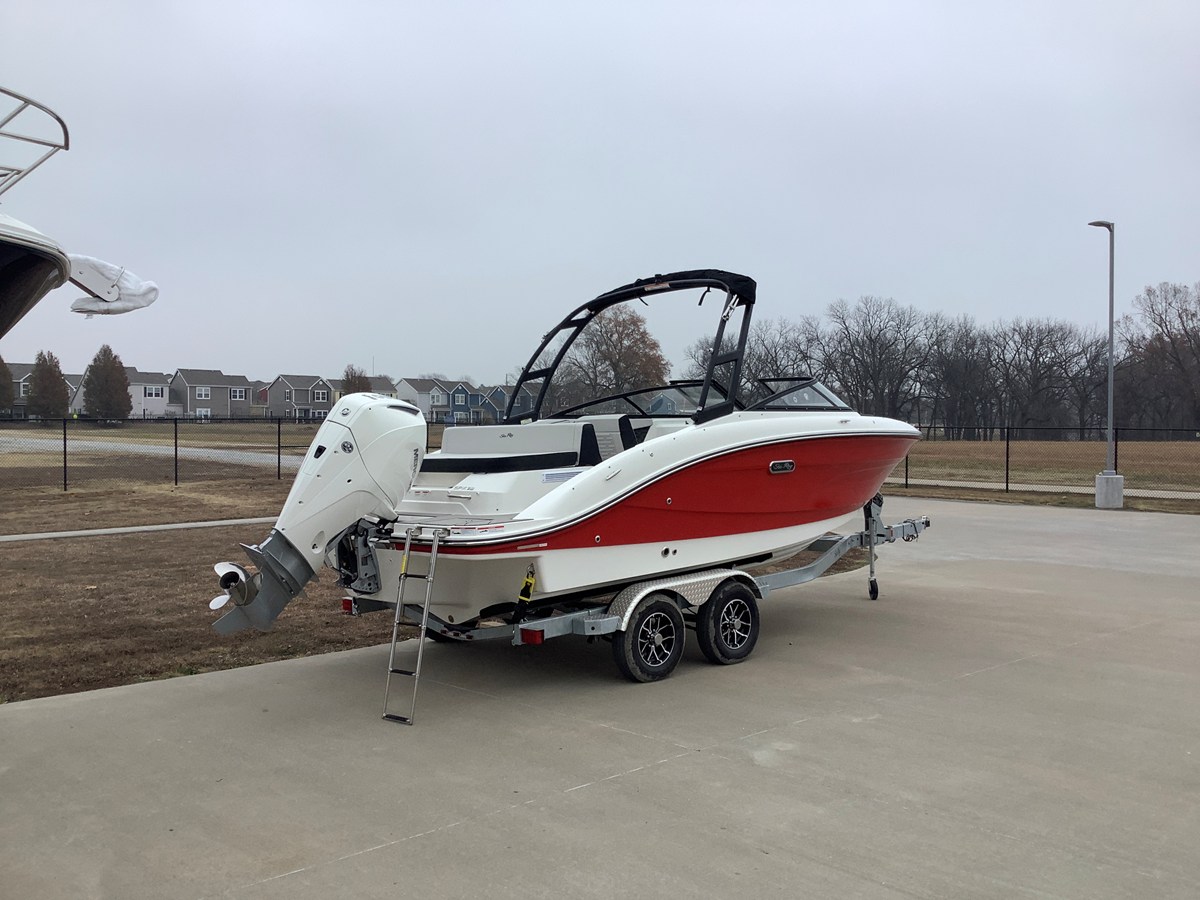 Sea Ray SPX 210 Outboard — 2026 Sea Ray SPX 210 Outboard — photo 2