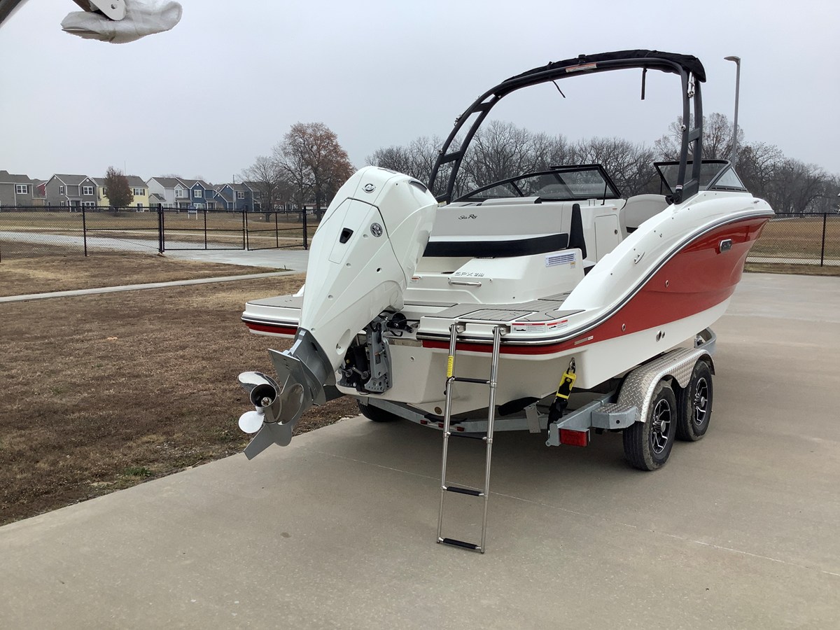 Sea Ray SPX 210 Outboard — 2026 Sea Ray SPX 210 Outboard — photo 5